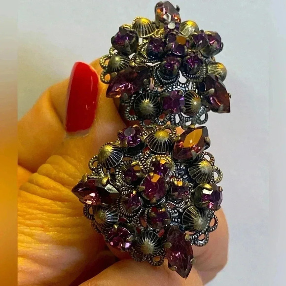 SILVER AND PURPLE VINTAGE CLIP ON EARRINGS. 💜💜💜 - Picture 1 of 8